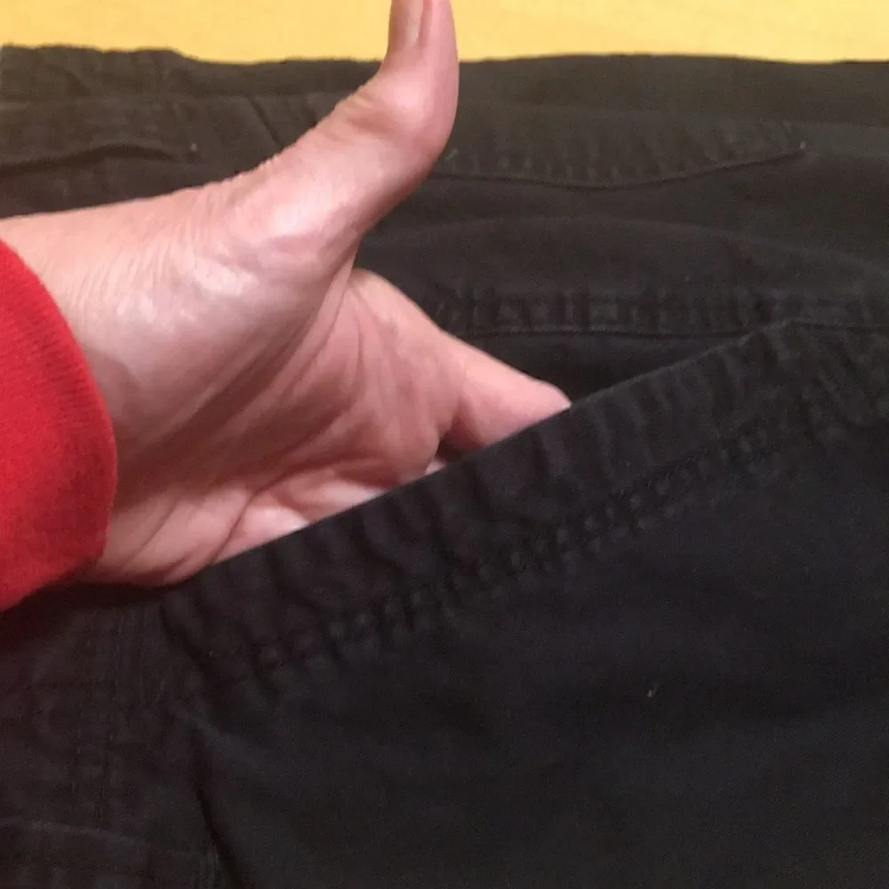 Falls Creek size 30 black cargo shorts 100% cotton zipper button front